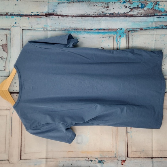 Cuts Henley Curve Hem T Shirt - Picture 4 of 7